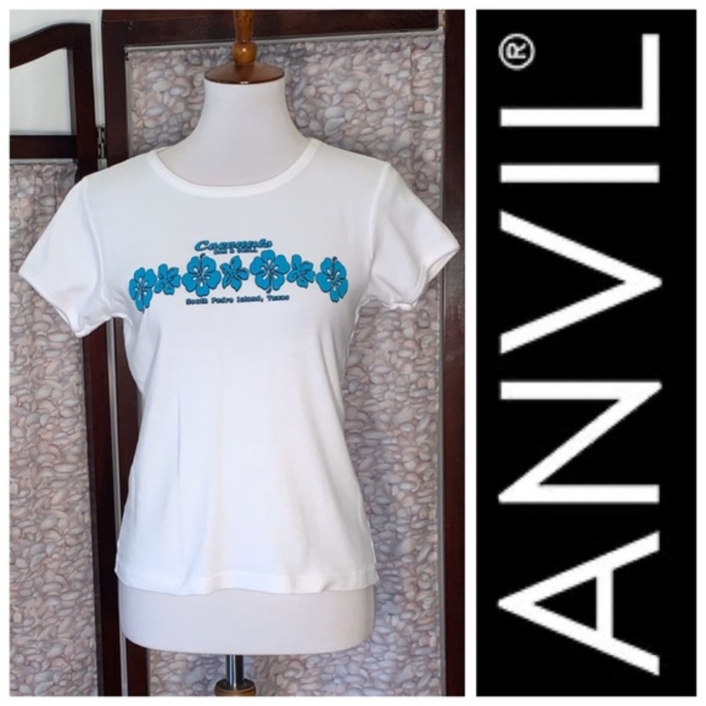 Anvil white short sleeved tee shirt.
